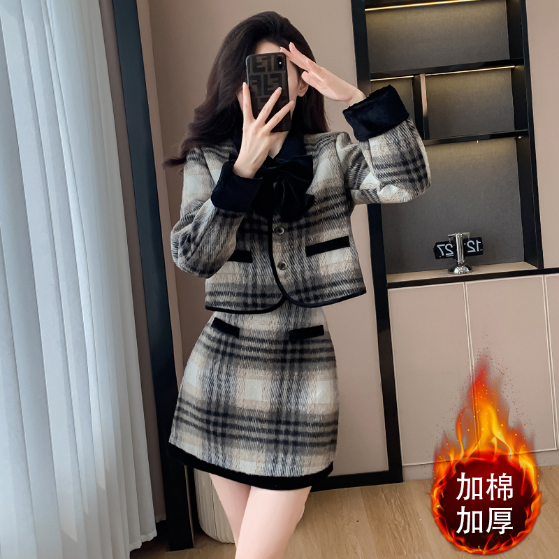 Women's Tweed Short Jacket and Skirt Two-Piece Set for Fall Winter 2025 Petite Retro Style