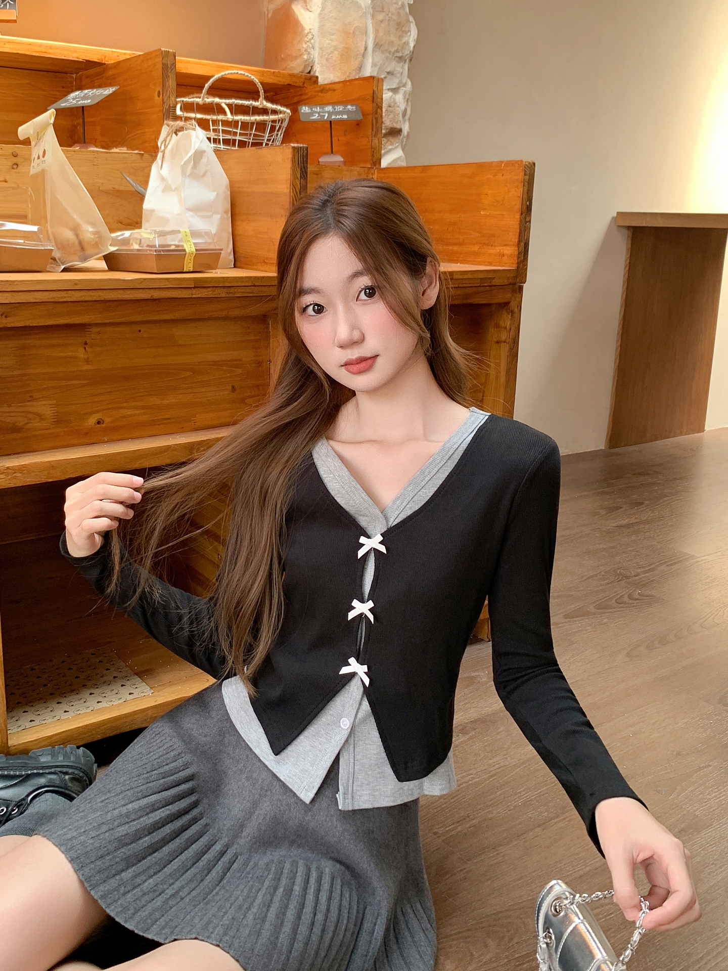 Korean Style Black Bow Faux Two Piece V Neck Long Sleeve T Shirt Women Autumn Slim Base Layer Miu Style Top