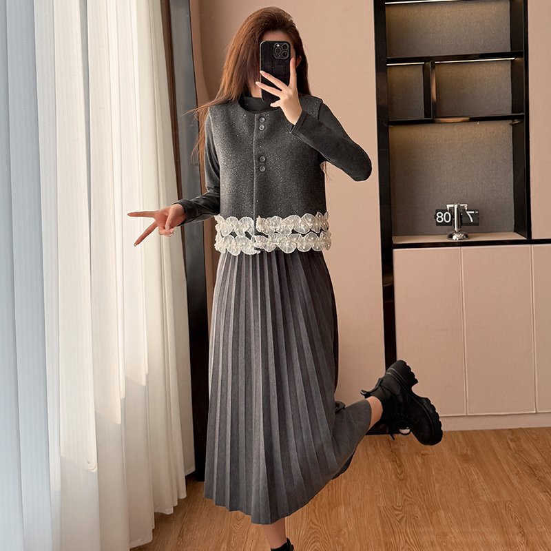 Women's French Vintage Two-Piece Set Pleated Long Skirt with Vest - Image 2