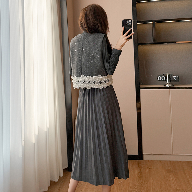 Women's French Vintage Two-Piece Set Pleated Long Skirt with Vest - Image 3