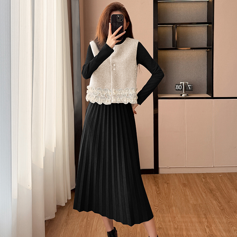 Women's French Vintage Two-Piece Set Pleated Long Skirt with Vest - Image 5